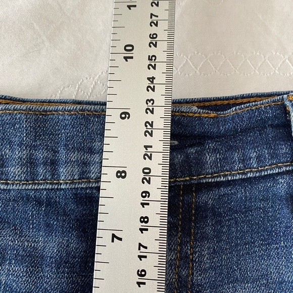 GAP 1969 Women's Standard Wash Denim Cut-off Jean Shorts‎ Size 28 - Picture 9 of 11